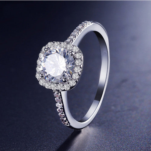 Luxury Engagement Ring with Square Bague Cubic Zirconia